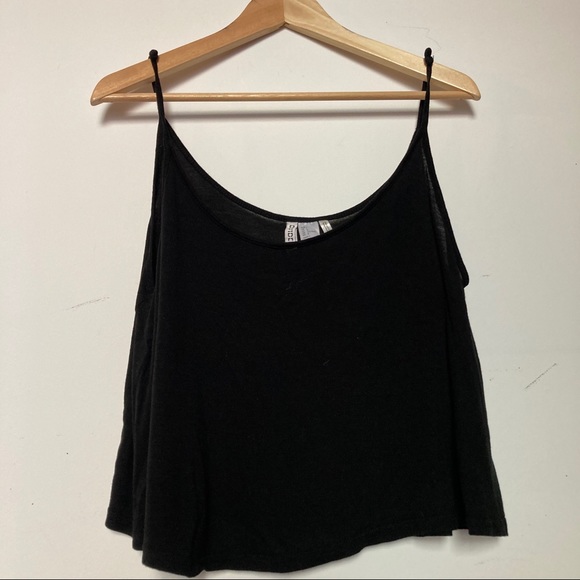 🔥H&M black crop tank top - Picture 2 of 5